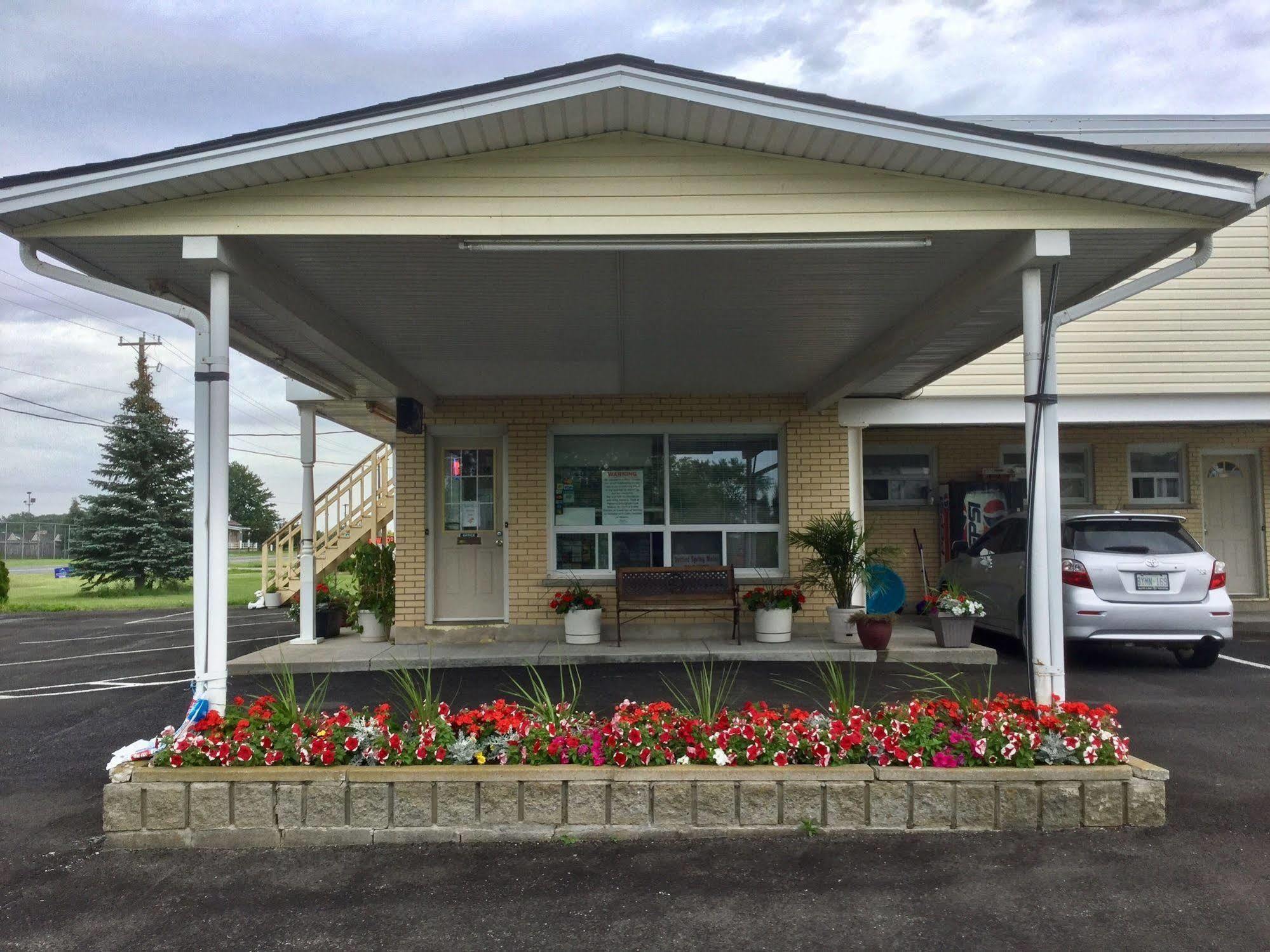 Milan Garden Inn Thorold Экстерьер фото